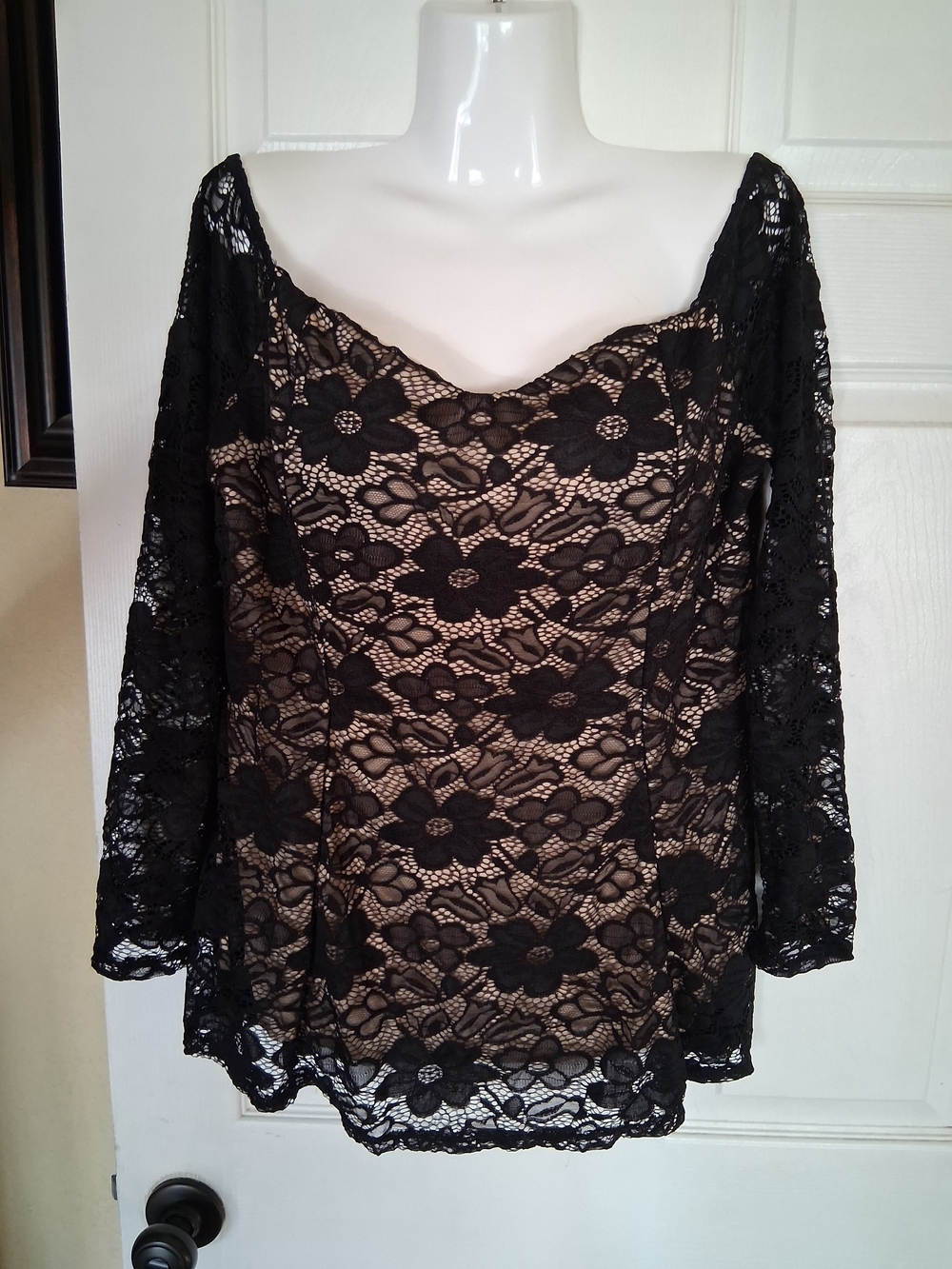 Vintage Y2K Black Floral Lace Off-the-Shoulder Blouse - Nude Lining 2XL
